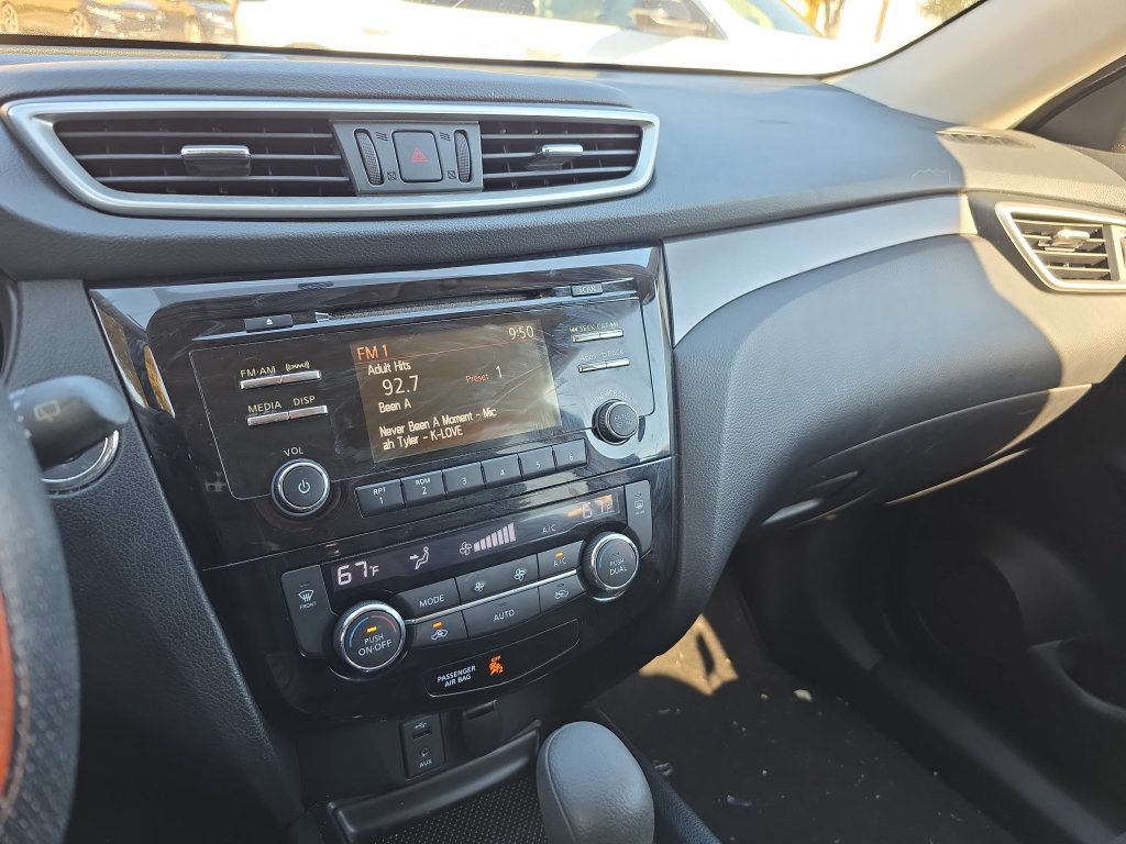 Used 2014 Nissan Rogue SV FWD image 26