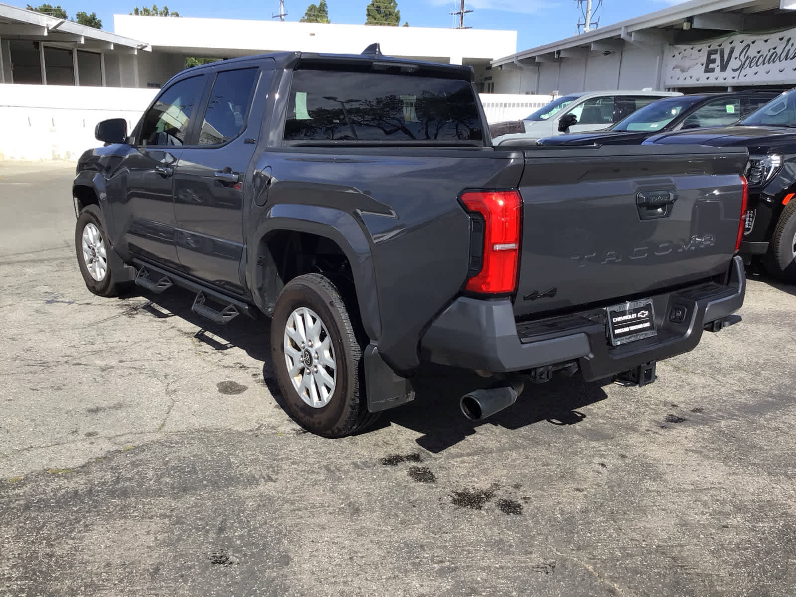 Used 2025 Toyota Tacoma SR5 image 3