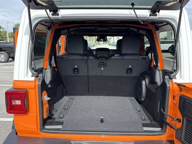 New 2026 Jeep Wrangler Unlimited Sahara w/ Whitecap Package AWD/4WD image 32