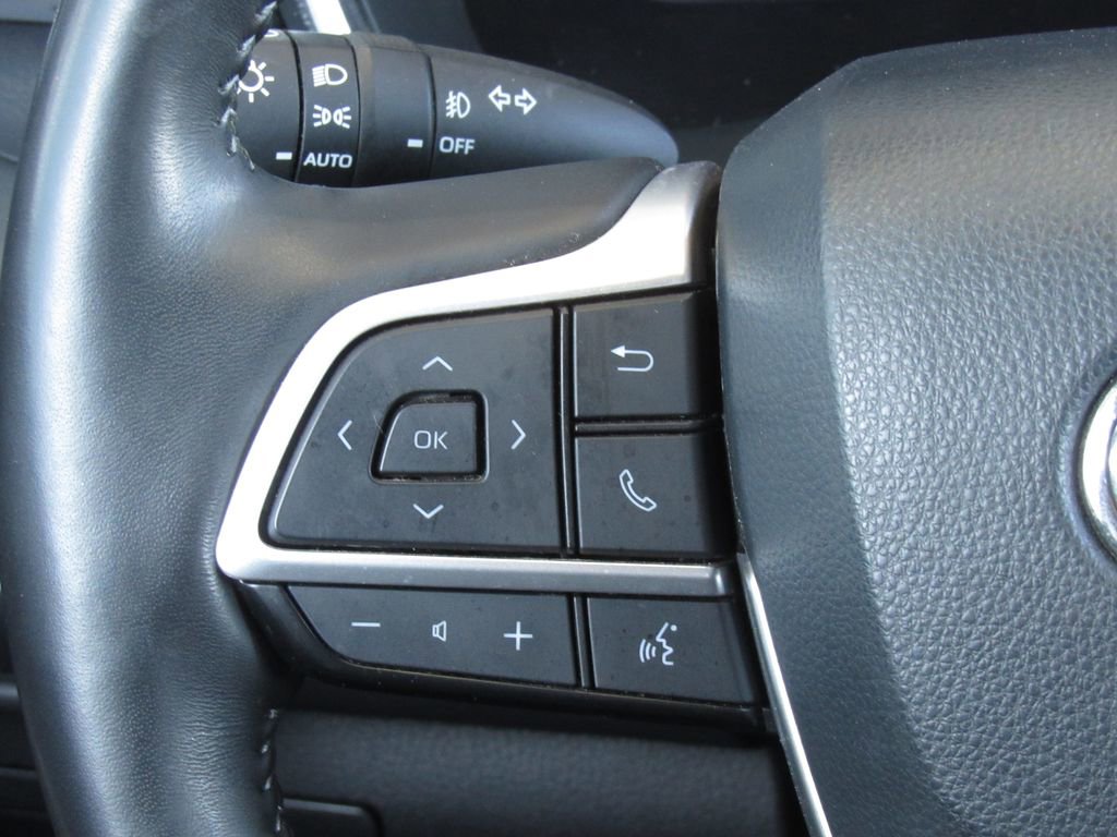 Used 2023 Toyota Highlander Limited image 27
