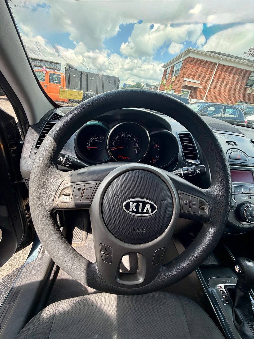 Used 2011 Kia Soul + w/ Audio Pkg FWD image 20