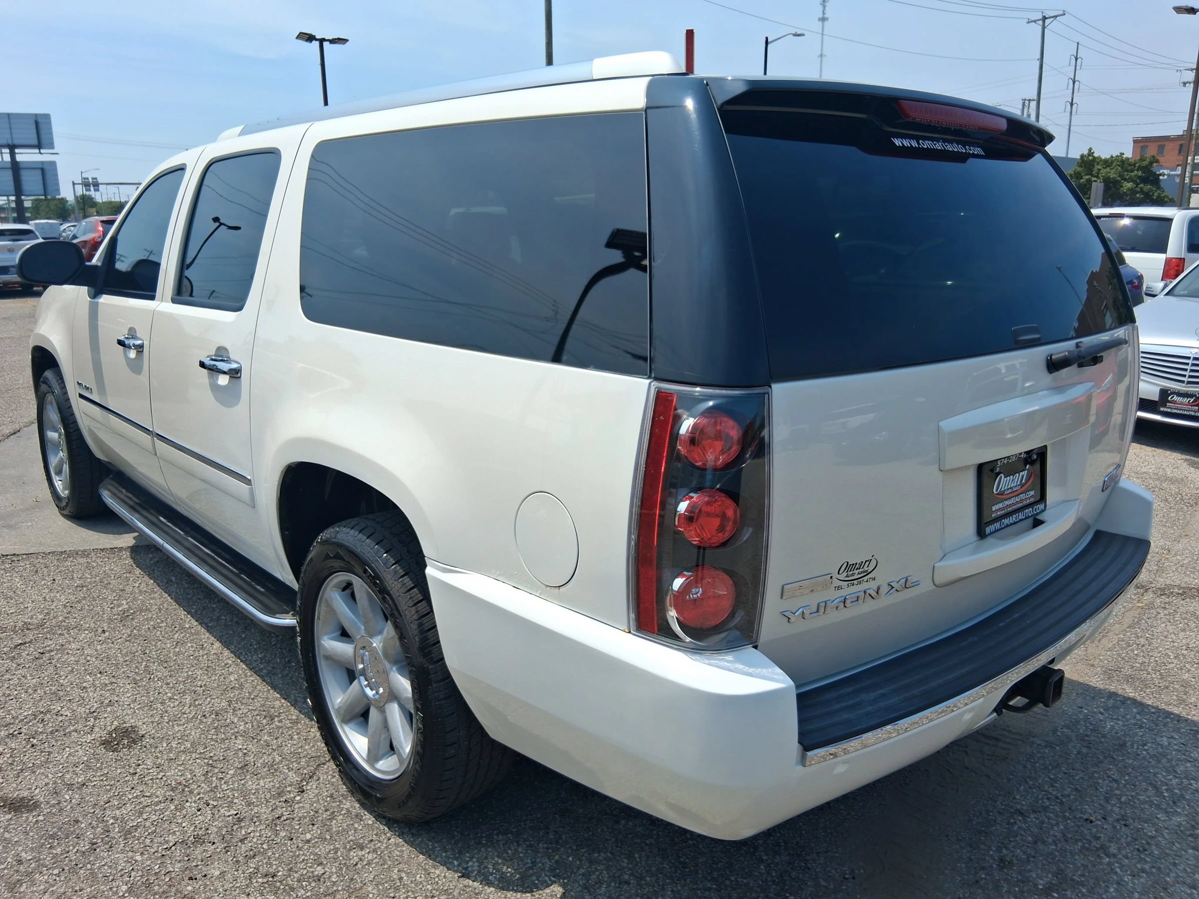 Used 2012 GMC Yukon XL Denali AWD/4WD image 4