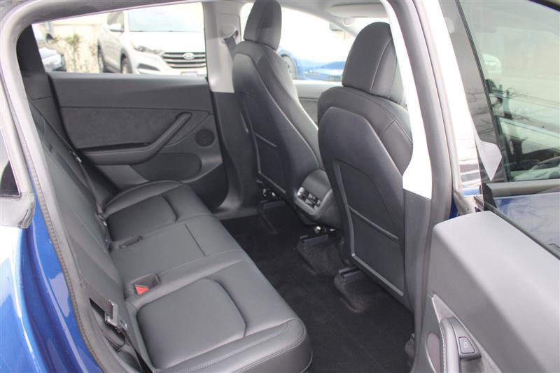 Used 2022 Tesla Model Y Long Range image 11