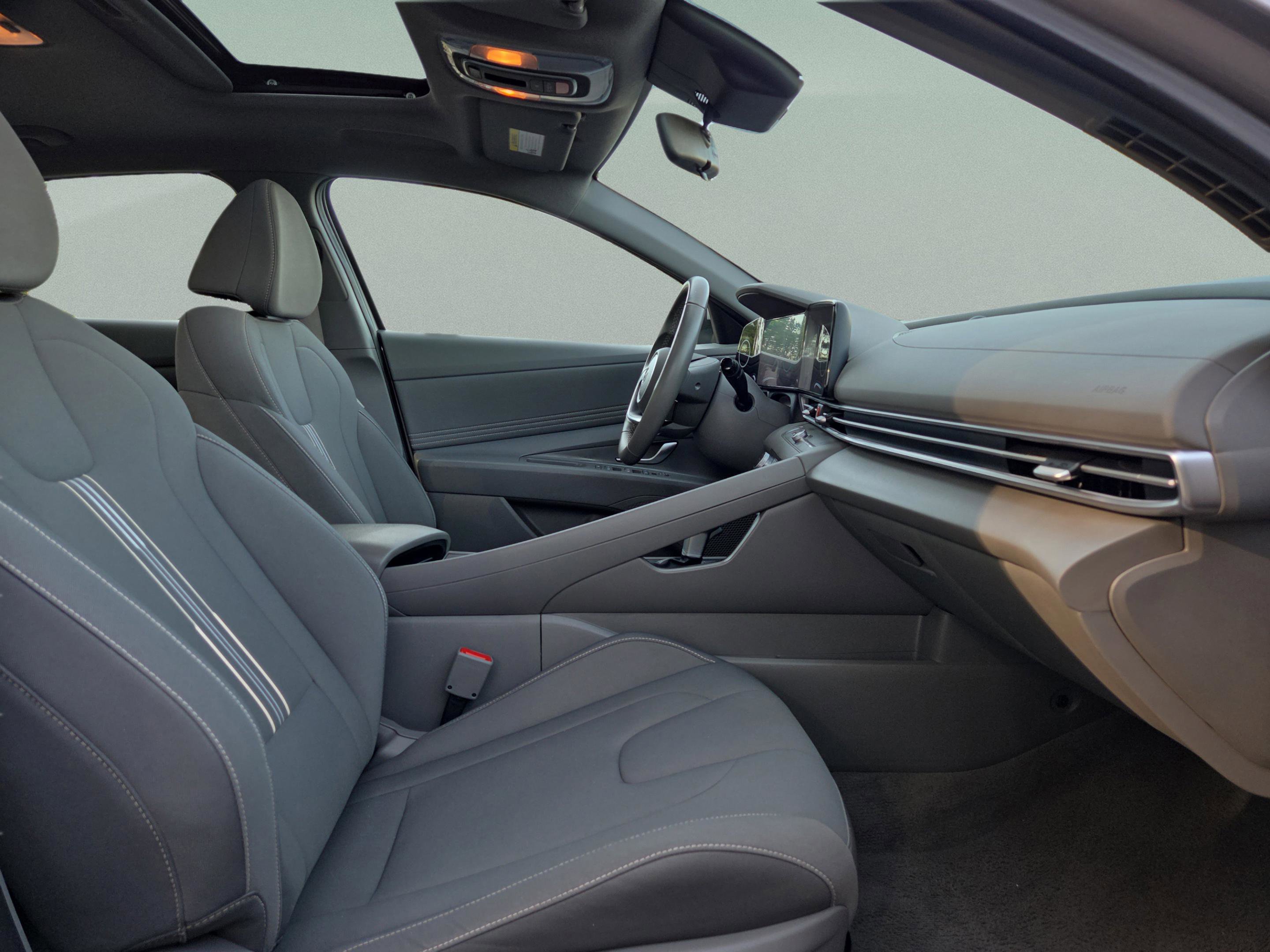 Used 2025 Hyundai Elantra SEL image 39