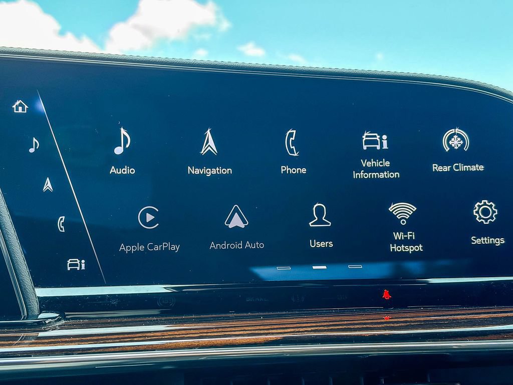 Used 2022 Cadillac Escalade Premium Luxury AWD/4WD image 24