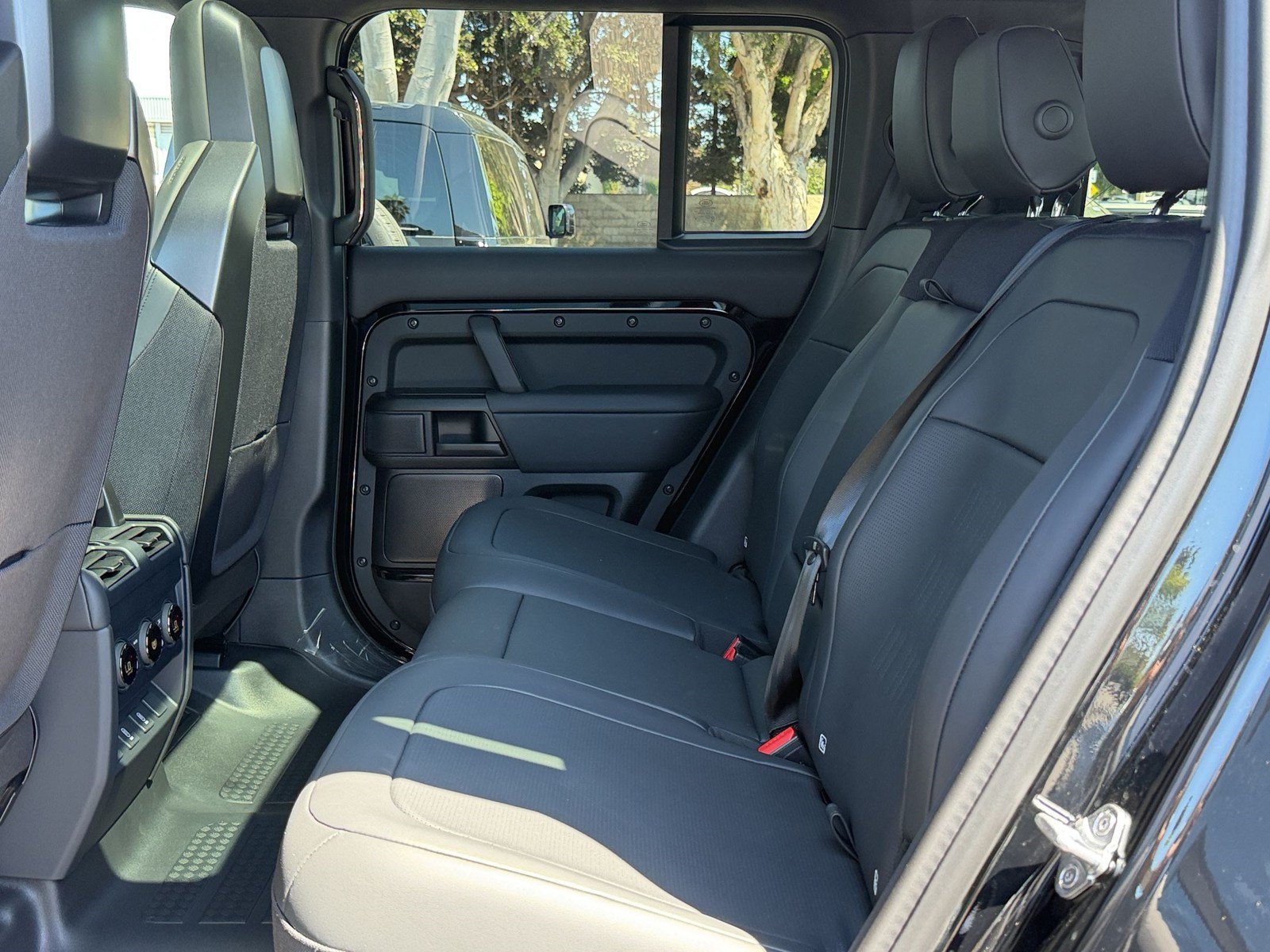 New 2026 Land Rover Defender 110 OCTA AWD/4WD image 23