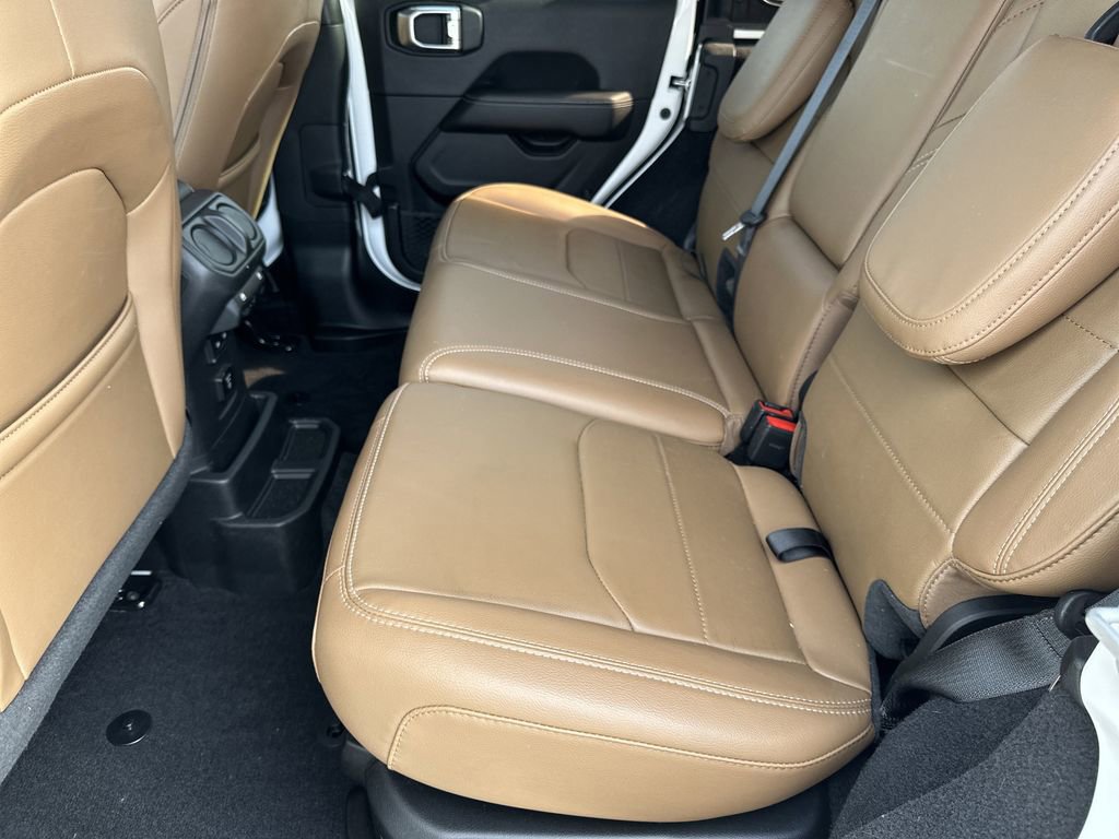 Used 2022 Jeep Wrangler Unlimited Sahara w/ Safety Group image 15