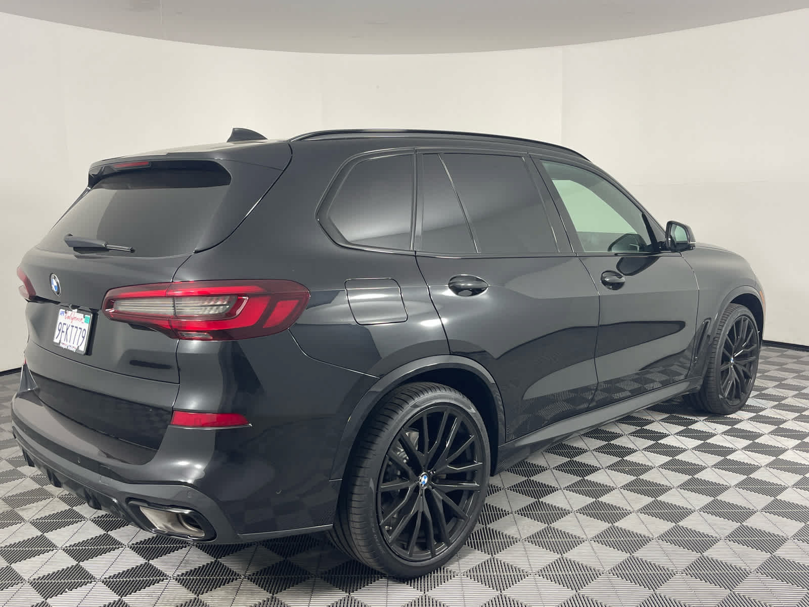 Used 2023 BMW X5 sDrive40i w/ M Sport Package RWD image 3