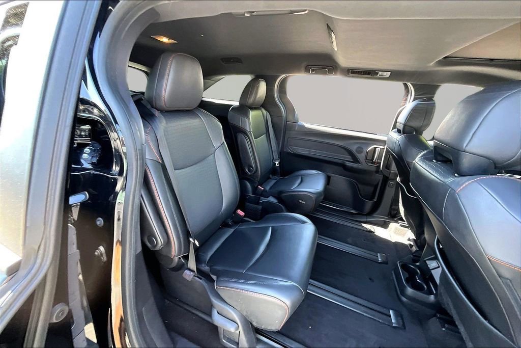 Used 2021 Toyota Sienna XSE w/ XSE Plus Package FWD image 19