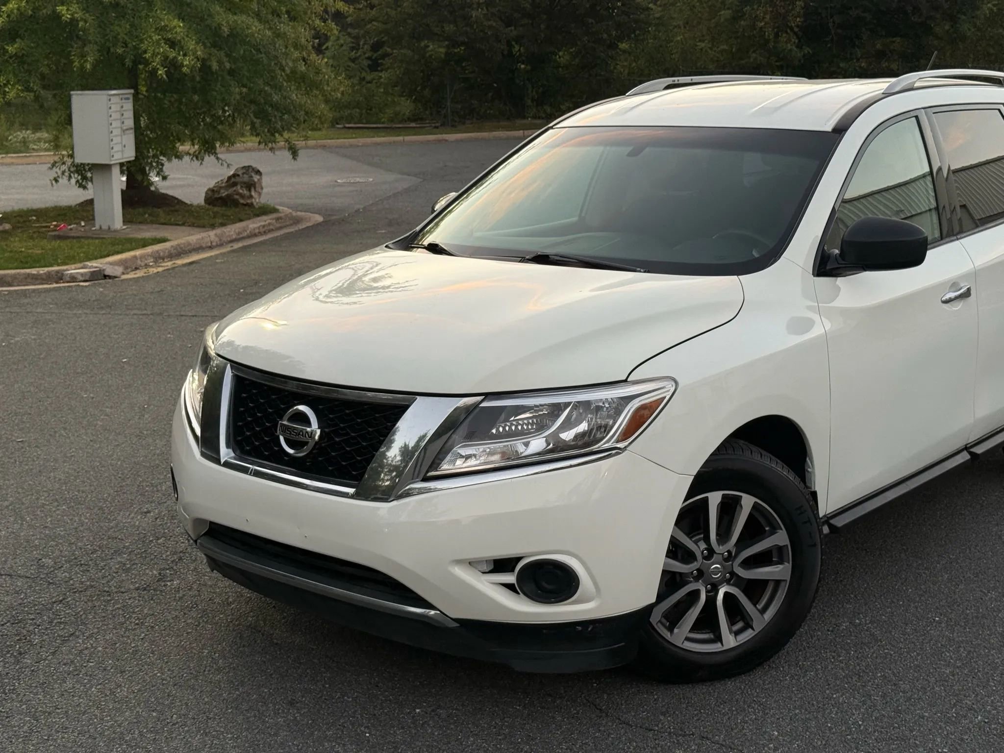 Used 2016 Nissan Pathfinder S image 2