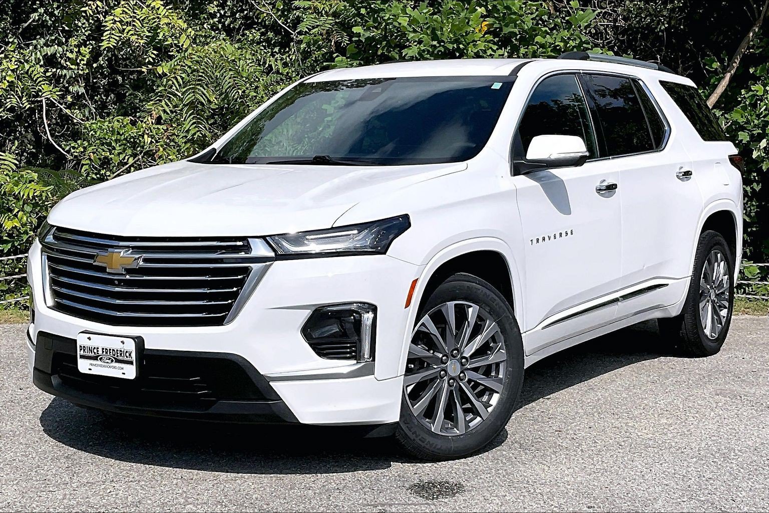 Used 2023 Chevrolet Traverse Premier AWD/4WD image 3