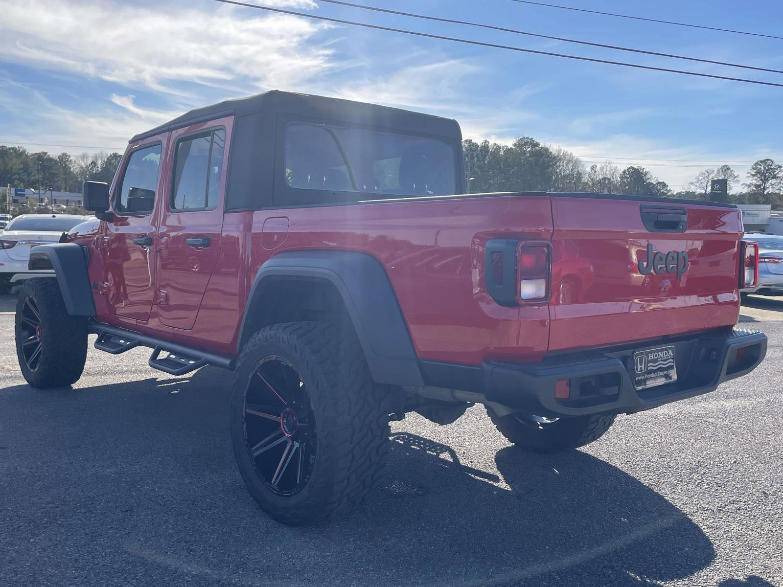 Used 2023 Jeep Gladiator Sport image 4