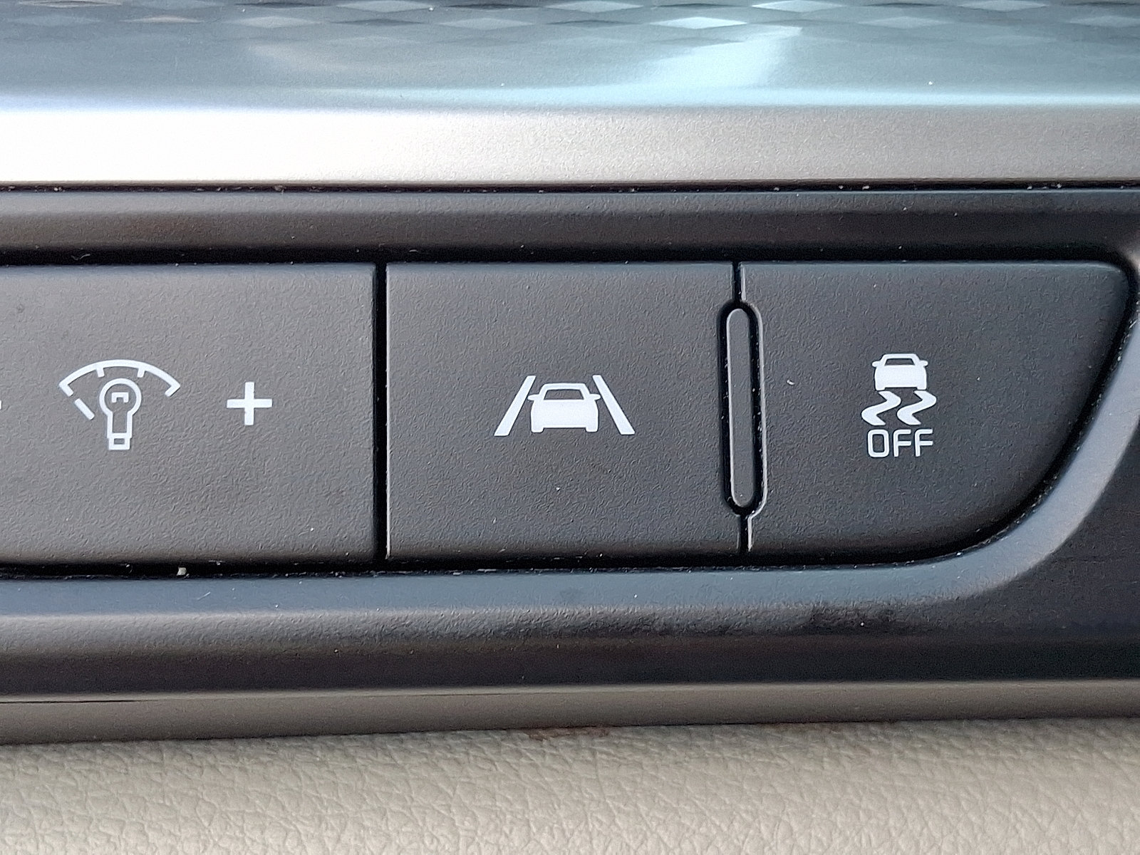 Certified 2024 Kia Carnival LX FWD image 27
