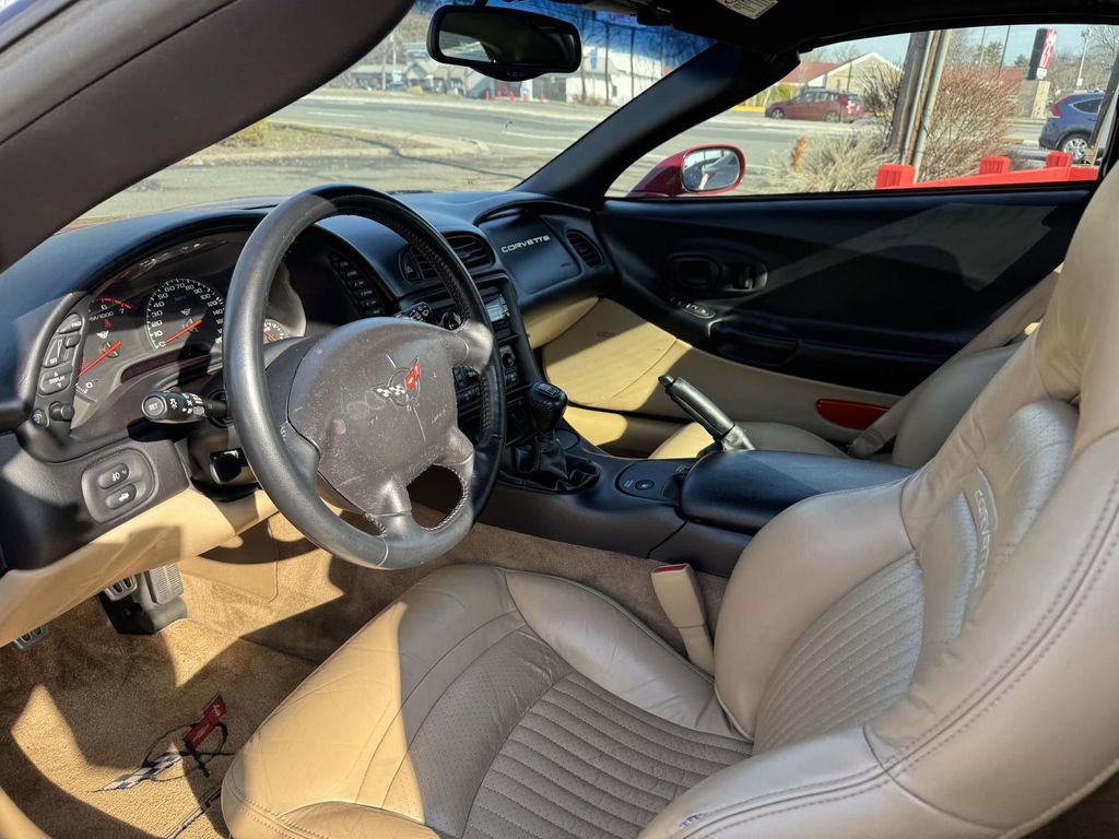 Used 2004 Chevrolet Corvette Coupe w/ Roof Package image 10