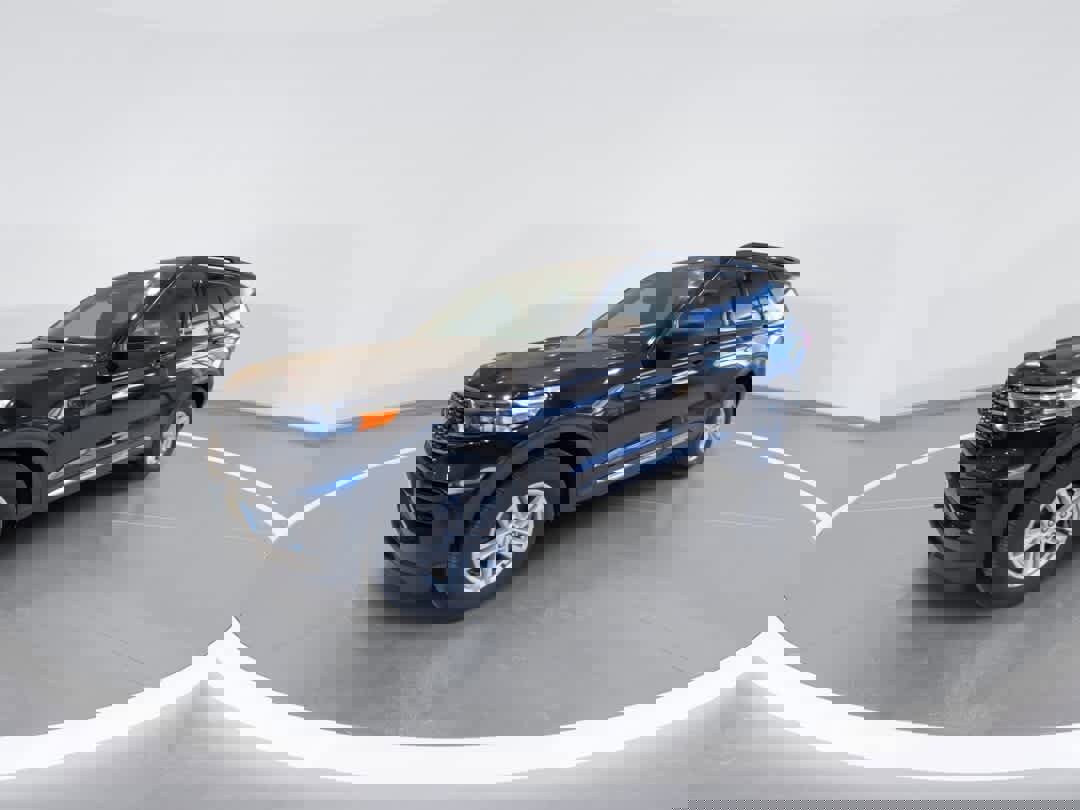 Used 2020 Ford Explorer XLT w/ Comfort Package image 4