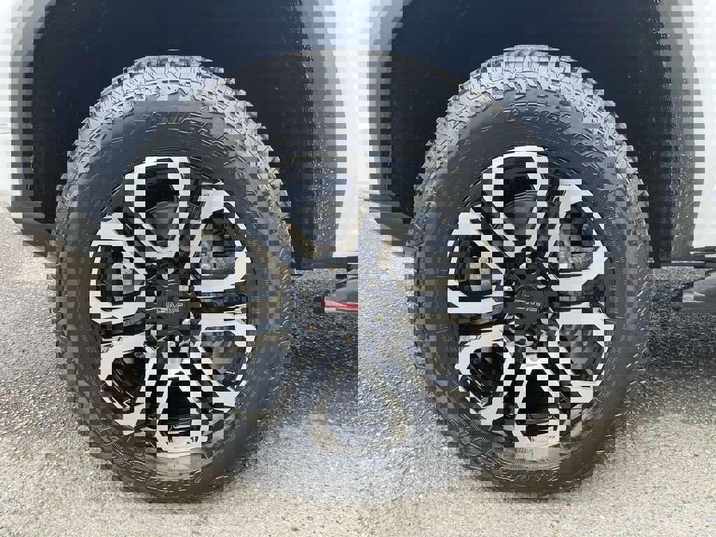 New 2025 GMC Canyon AT4 w/ Nightfall Edition image 32