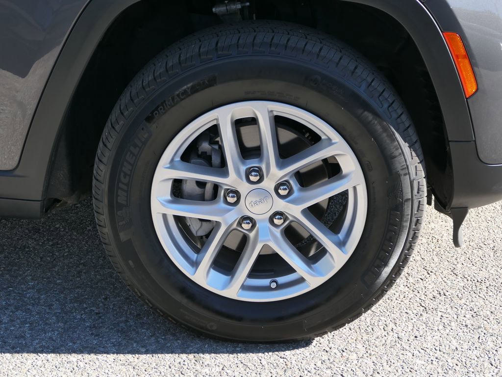 Used 2025 Jeep Grand Cherokee Laredo X w/ Luxury Tech Group I image 24