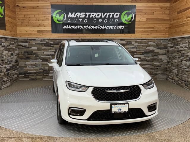 Used 2022 Chrysler Pacifica Limited FWD video 2