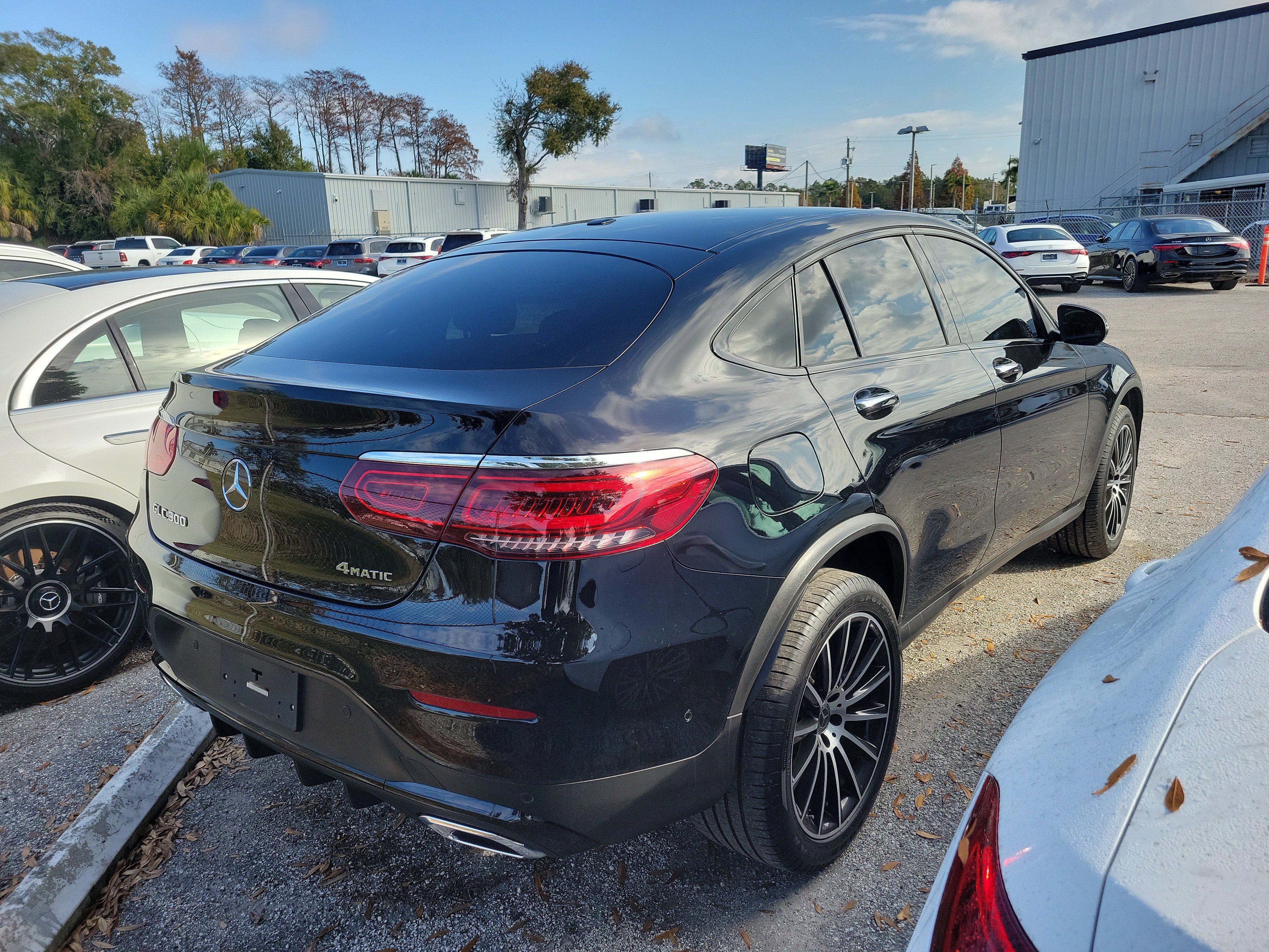 Used 2023 Mercedes-Benz GLC 300 4MATIC Coupe image 3