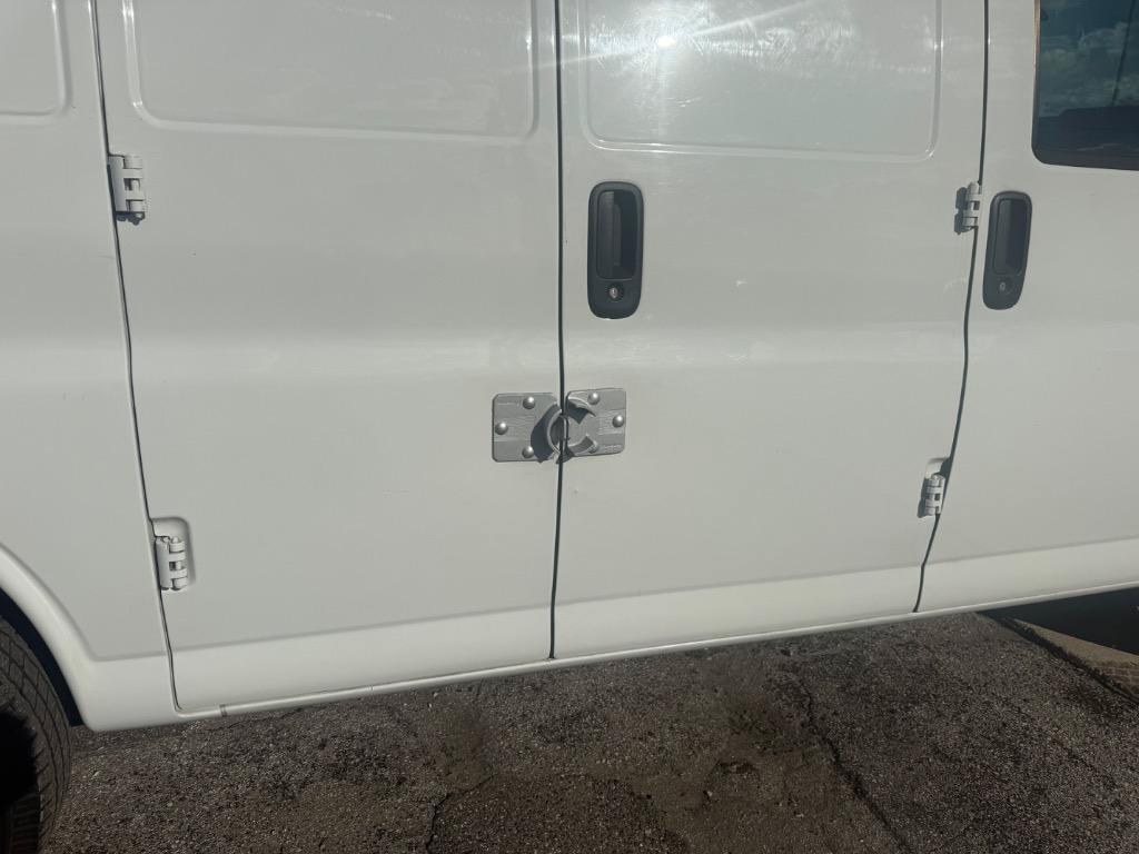 Used 2016 Chevrolet Express 2500 RWD image 5