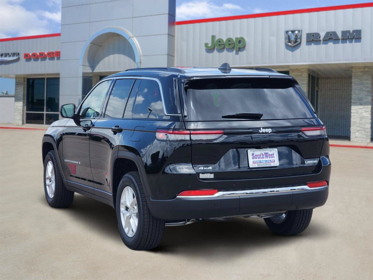 New 2026 Jeep Grand Cherokee Laredo X AWD/4WD image 4