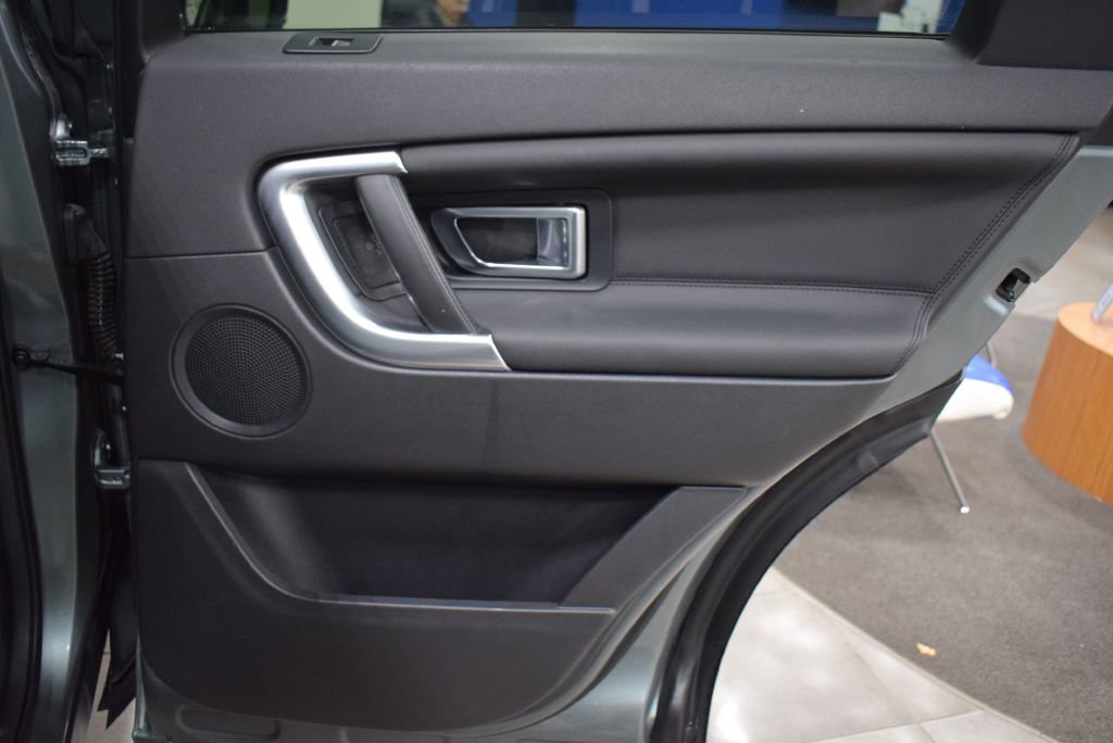 Used 2018 Land Rover Discovery Sport HSE image 16