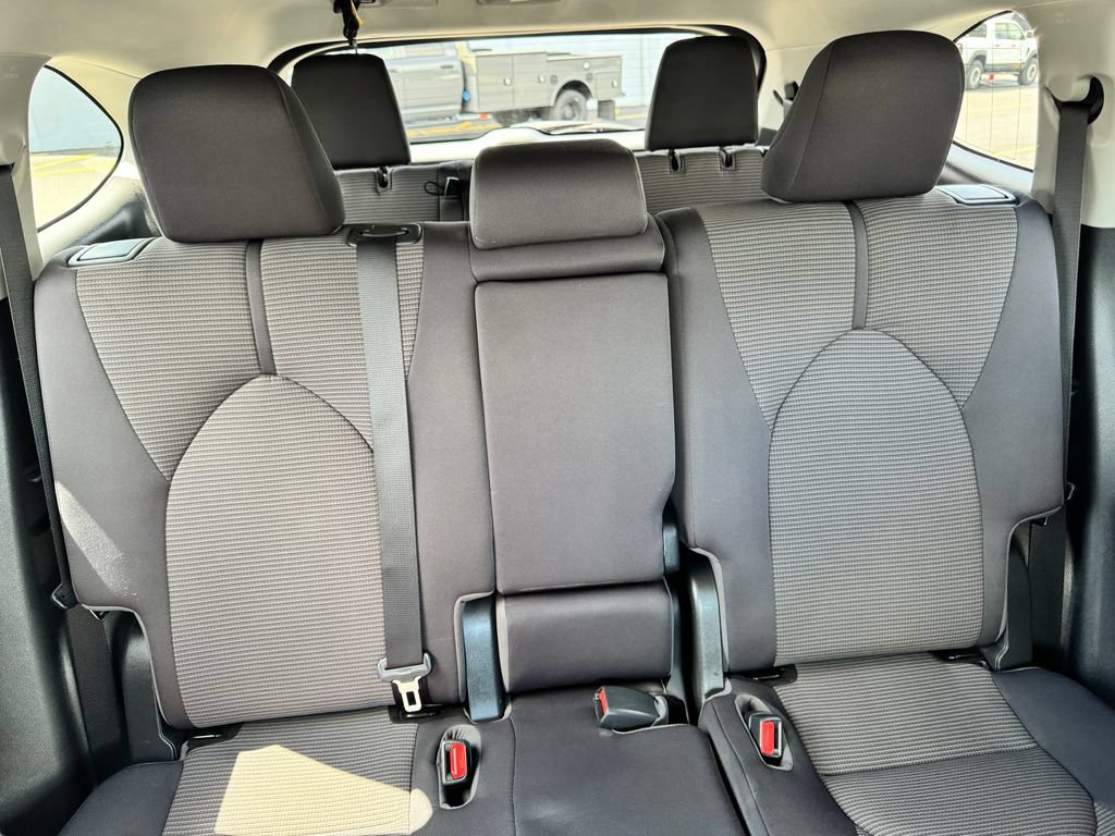 Used 2020 Toyota Highlander LE AWD/4WD image 16