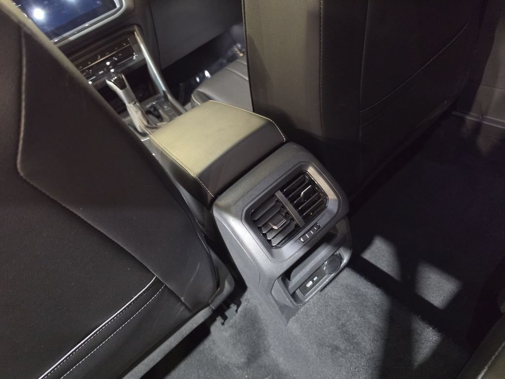 Used 2024 Volkswagen Tiguan SE FWD image 21