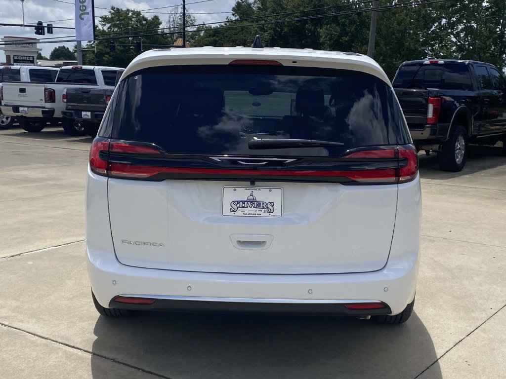 New 2027 Chrysler Pacifica Select w/ Family Tech Group FWD image 35
