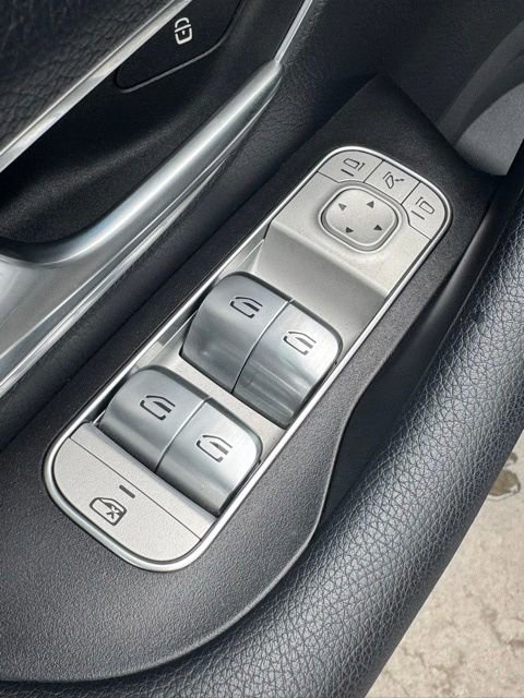 Used 2024 Mercedes-Benz GLE 350 4MATIC image 17