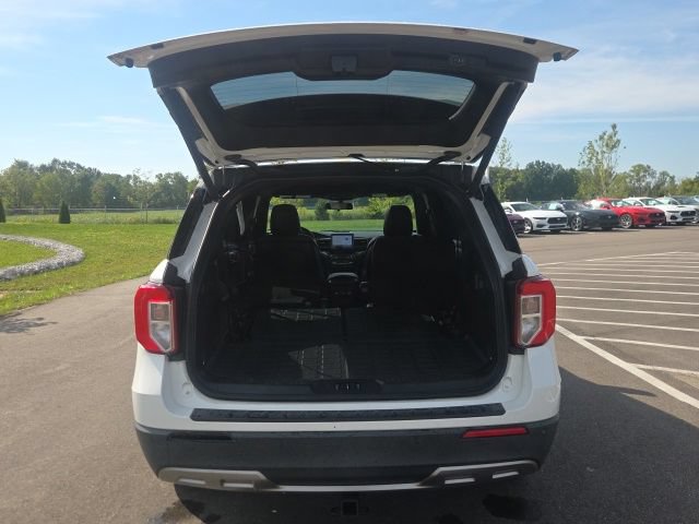 Used 2020 Ford Explorer XLT w/ Equipment Group 202A AWD/4WD image 9