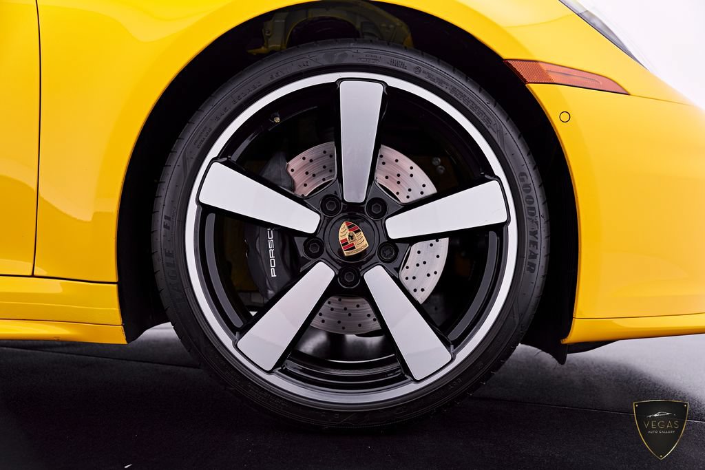 Used 2025 Porsche 911 Carrera RWD image 35