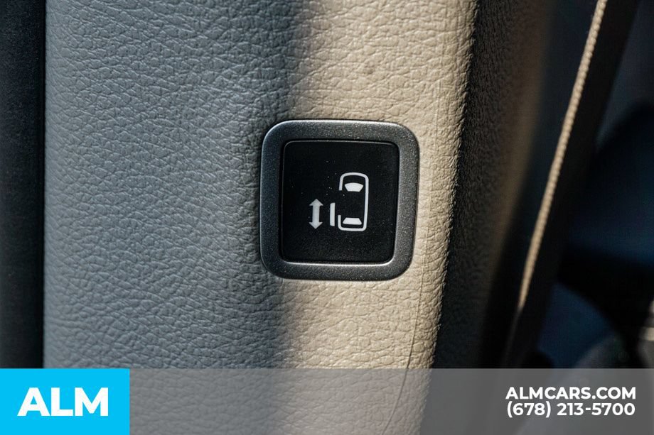 Used 2024 Chrysler Pacifica Touring-L FWD image 34