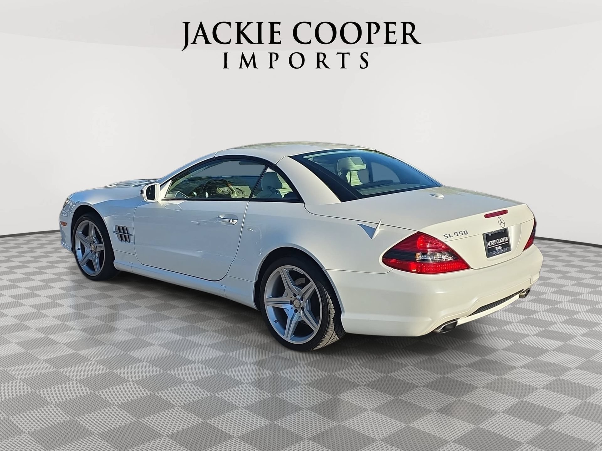 Used 2011 Mercedes-Benz SL 550 image 7