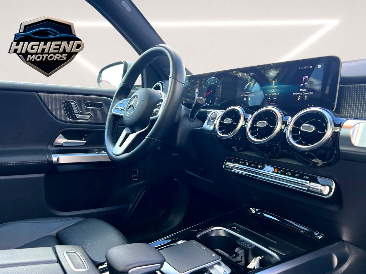 Used 2020 Mercedes-Benz GLB 250 4MATIC w/ Premium Package image 27