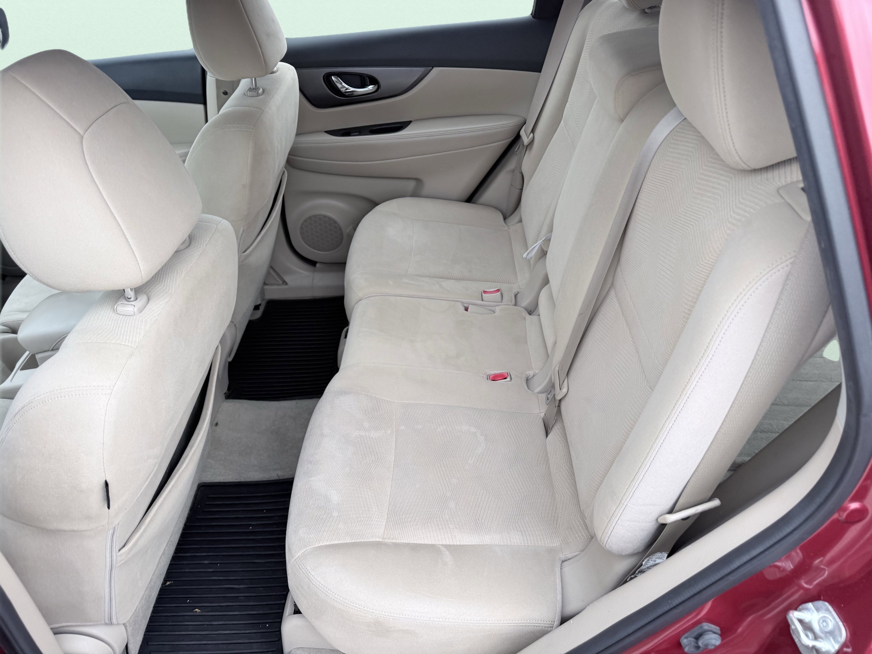 Used 2015 Nissan Rogue S FWD image 28