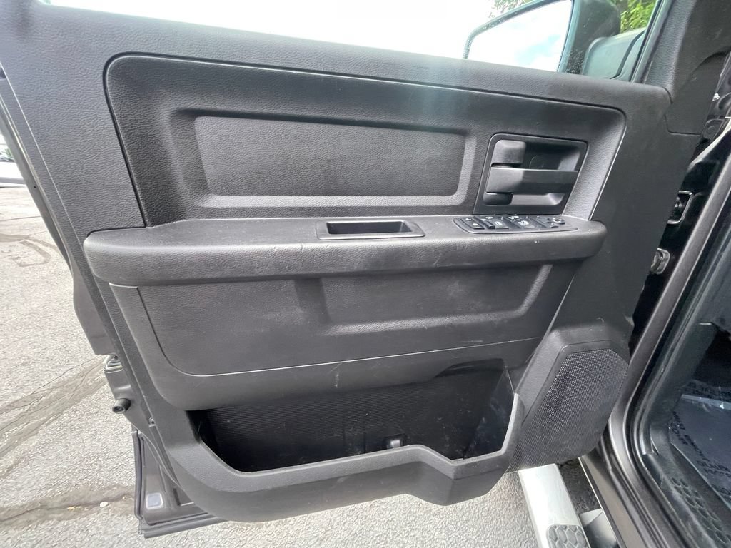 Used 2018 RAM 2500 ST AWD/4WD image 12