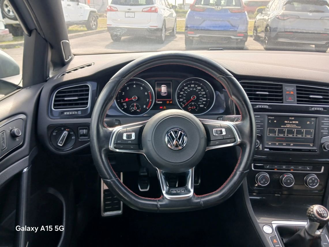 Used 2017 Volkswagen GTI SE FWD image 27