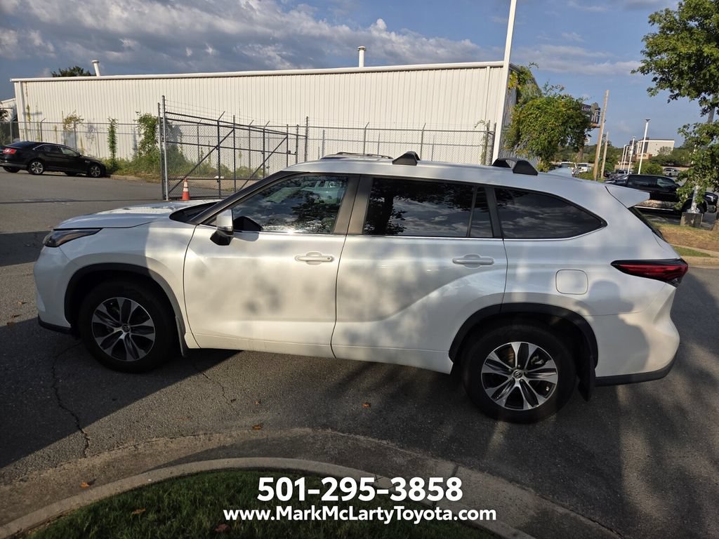 Used 2023 Toyota Highlander XLE FWD image 10
