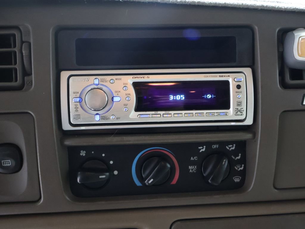 Used 2000 Ford Excursion XLT image 26