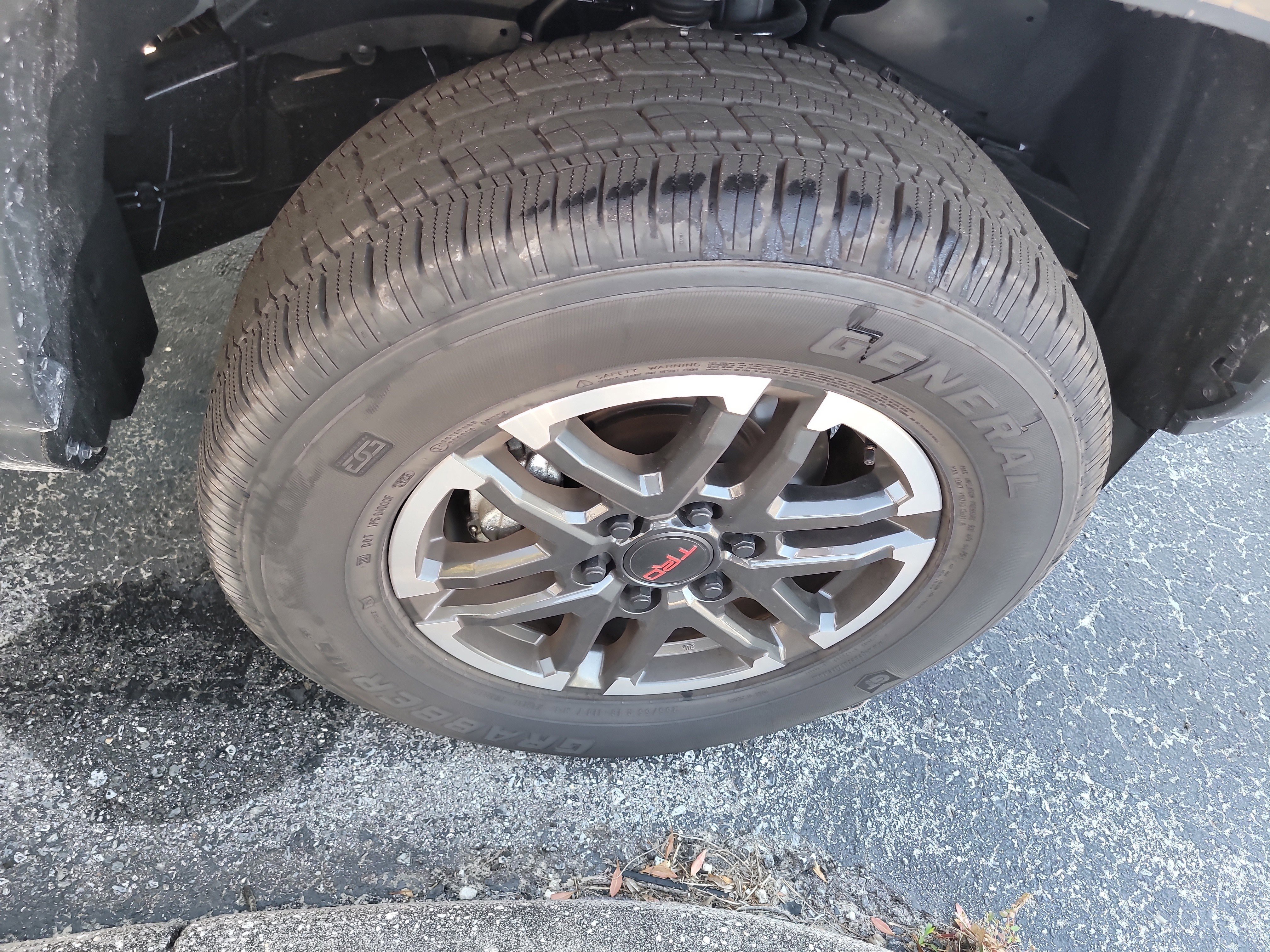 Used 2025 Toyota Tacoma TRD Sport image 9