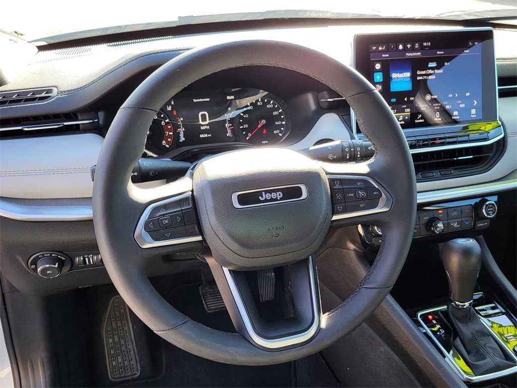 Used 2025 Jeep Compass Limited image 21