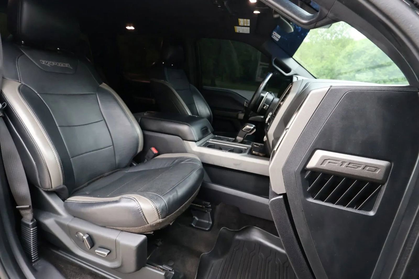 Used 2017 Ford F150 Raptor w/ Equipment Group 802A Luxury AWD/4WD image 18