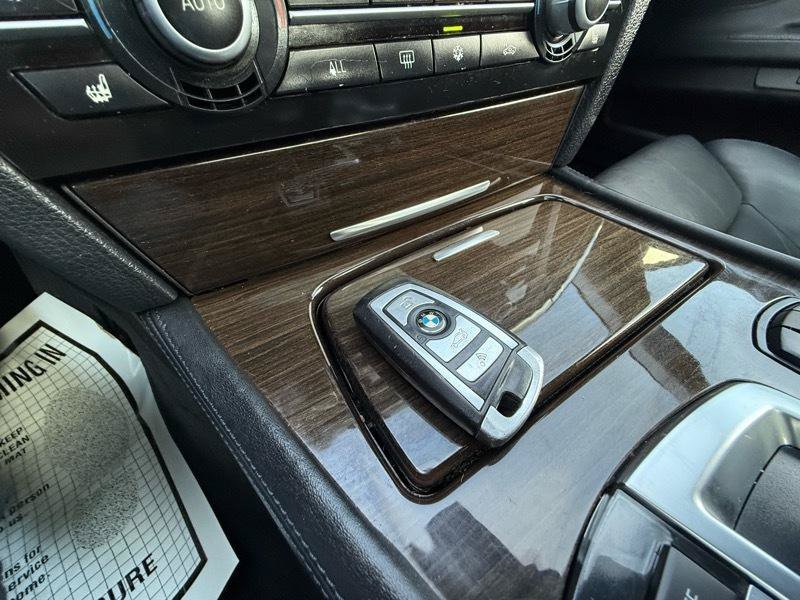 Used 2009 BMW 750i RWD image 69