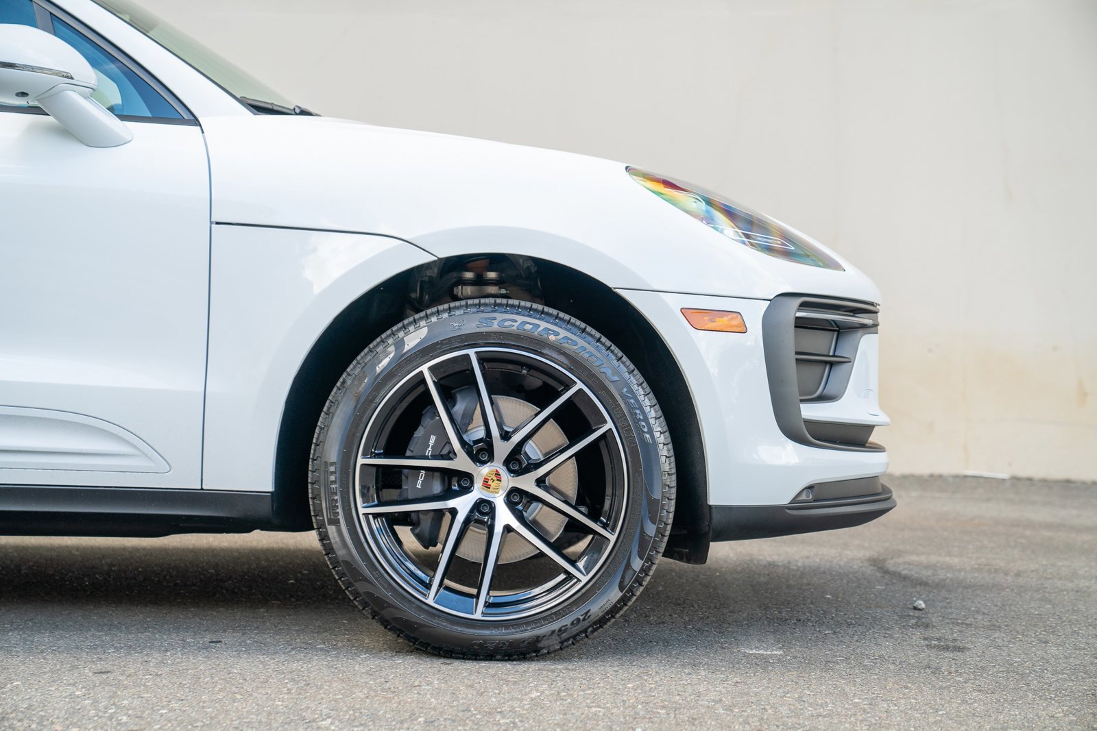 Certified 2025 Porsche Macan image 9
