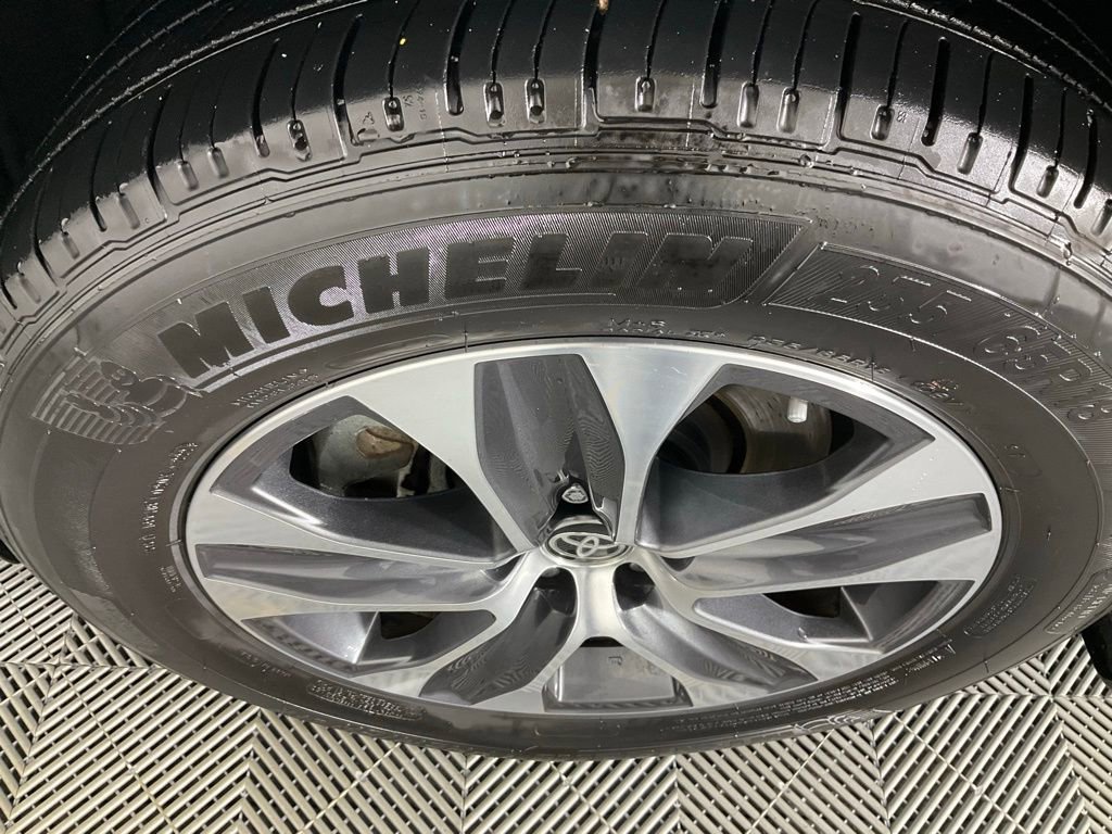 Used 2024 Toyota Highlander XLE image 10