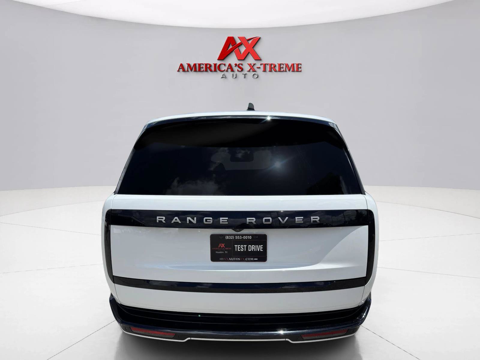Used 2024 Land Rover Range Rover SE AWD/4WD image 5