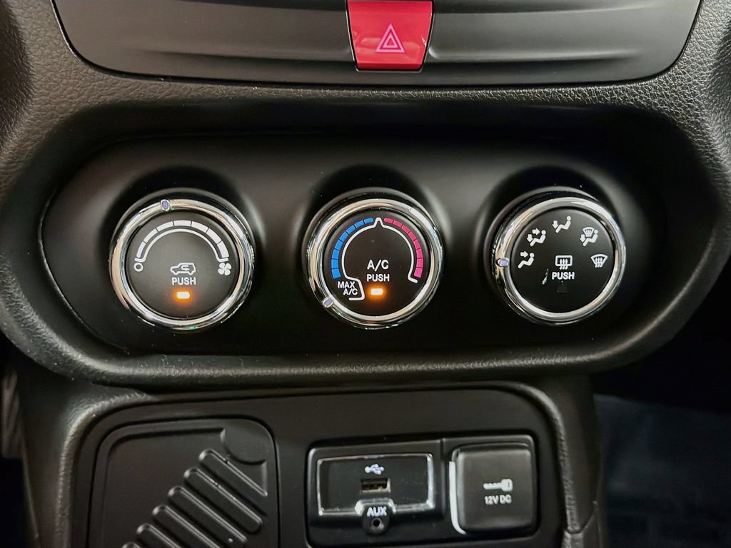 Used 2017 Jeep Renegade Latitude FWD image 15