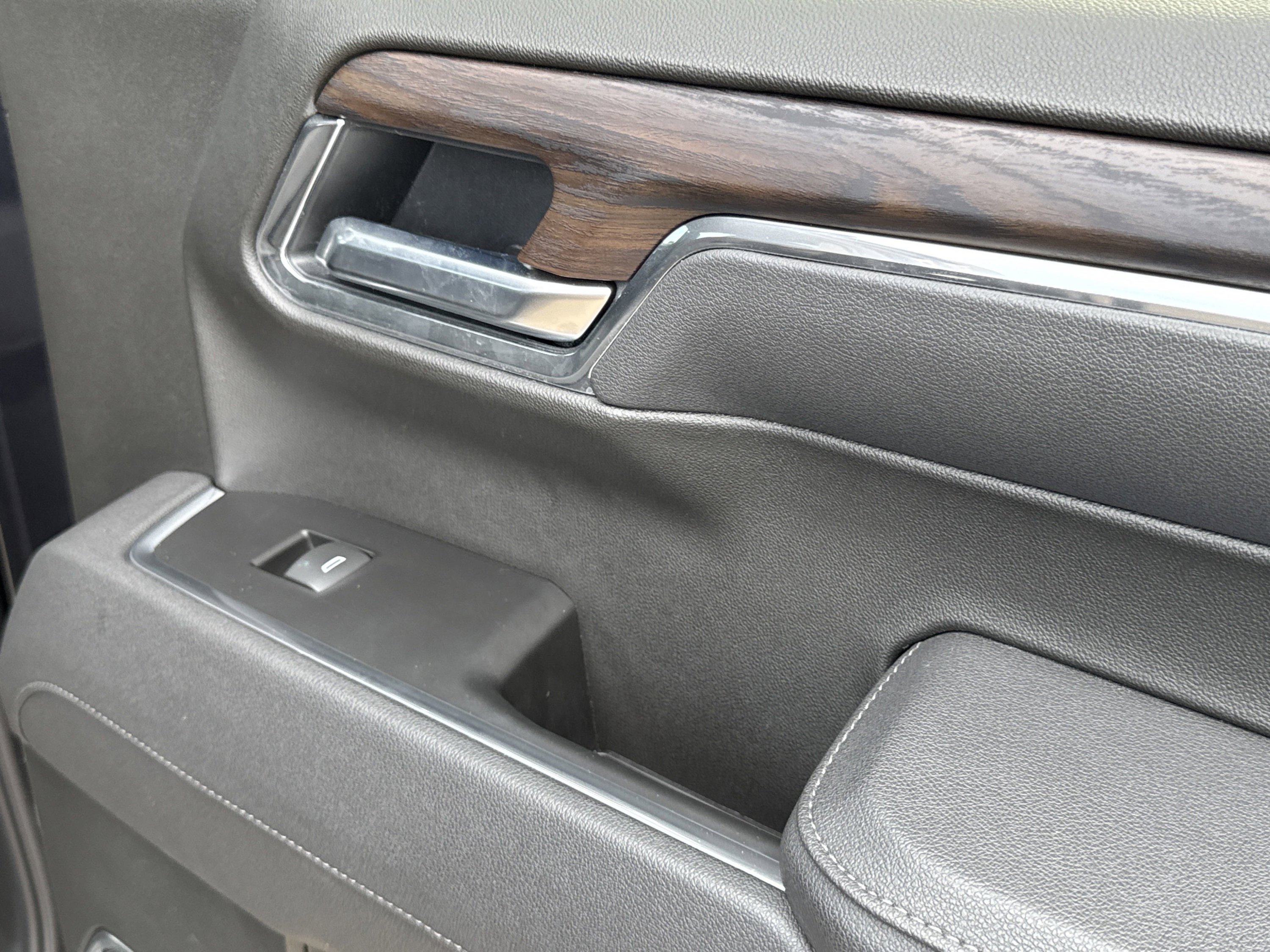 Used 2025 GMC Sierra 1500 SLT image 42