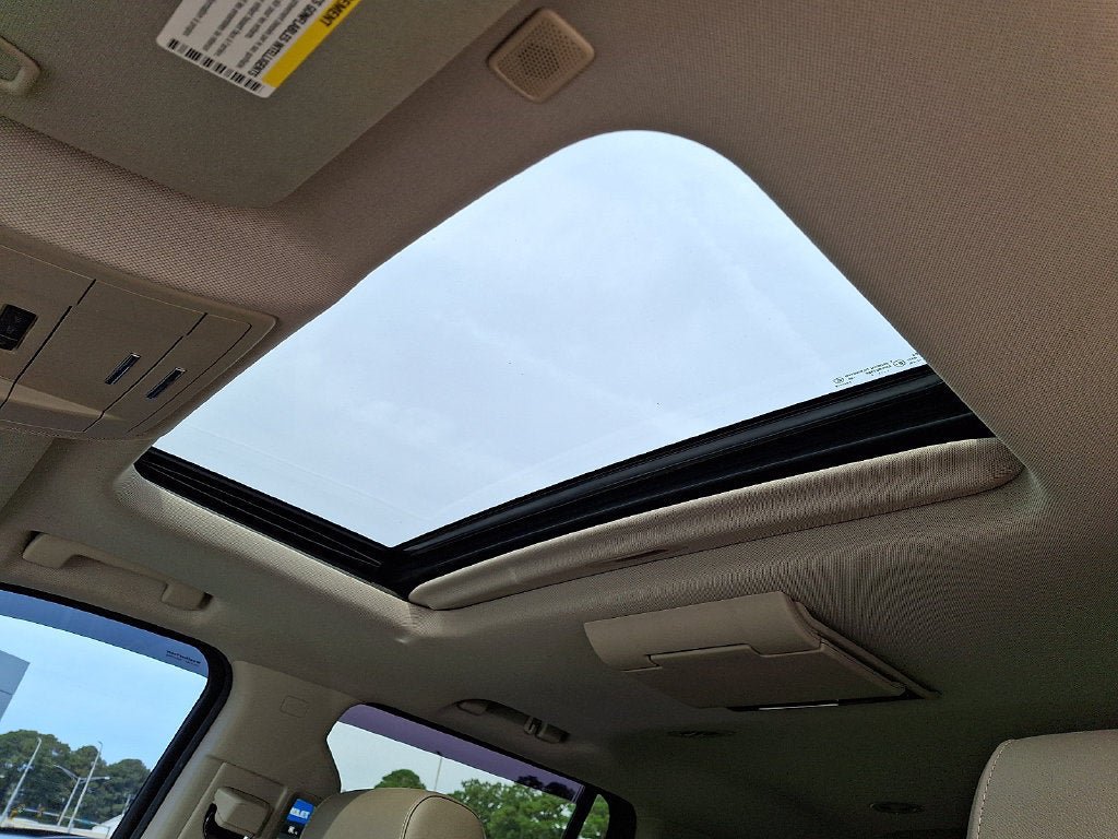 Used 2018 Chevrolet Tahoe Premier AWD/4WD image 16